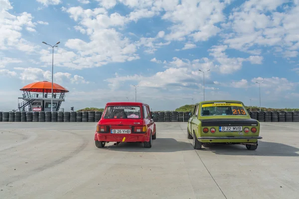 Бухарест, Румунія - 11 липня 2015: Retromobil Гран прі 2015 року. Старий урожай ретро автомобілів ралі на Тіті Aur схеми на Crevedia. — стокове фото