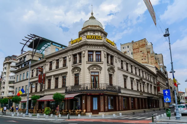 BUCHAREST, ROMANIA - JUNE 28: Hotel Capsa facade on June 28, 2015 in Bucharest, Romania. It is a historic restaurant first established in 1852 on Calea Victoriei Street — Stock Photo, Image