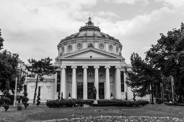 Roemeens atheneum is een concertzaal van xix eeuw in het centrum van Boekarest, Roemenië. — Stockfoto