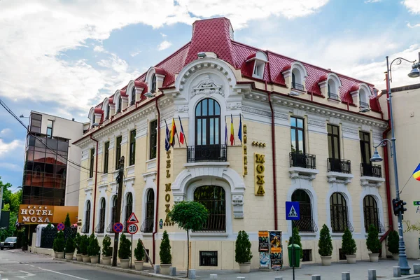 BUCHAREST, RUMANIA - 06 DE JULIO: Fachada del Hotel Moxa el 06 de julio de 2015 en Bucarest, Rumania. "Moxa" es un hotel boutique situado en la avenida Calea Victoriei en el centro de Bucarest —  Fotos de Stock