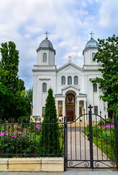 Facciata della Chiesa Cristiana Santa Nicolae Tabacu a Bucarest, Romania . — Foto Stock