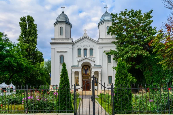 Gevel van de christelijke kerk saint nicolae tabacu in Boekarest, Roemenië. — Stockfoto