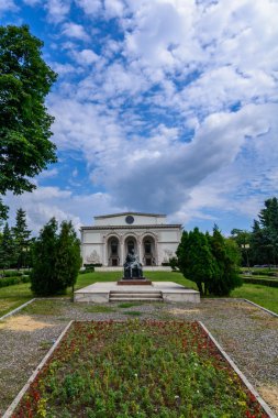 Bucharest, Romanya - 30 Ağustos: Romanya Ulusal Opera cephe üzerinde 30 Ağustos 2015 Bükreş, Romanya.