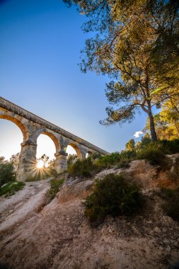 Roma su kemeri Pont del Diable Tarragona, gün batımında güzel görünümü