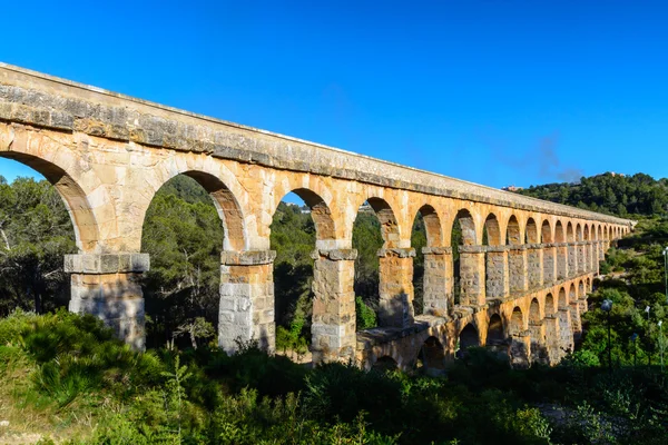 Roma su kemeri Pont del Diable Tarragona, gün batımında güzel görünümü