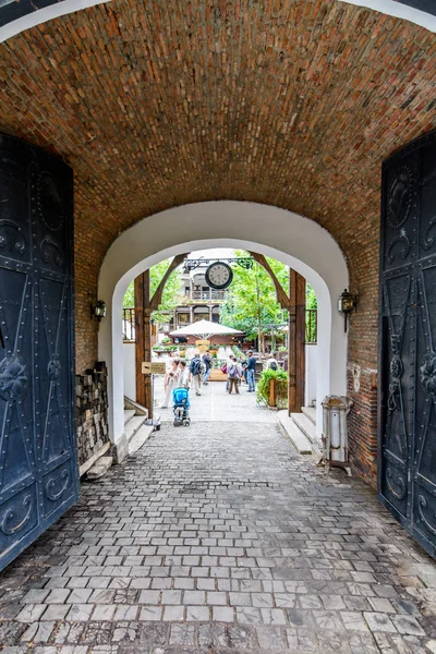 BUCHAREST, ROMANIA - SEPTEMBER 27, 2015: Manuc's Inn (Hanul lui Manuc) built in 1808 is the oldest hotel building in Bucharest and it also housed a popular restaurant, several bars and a coffee-house — Stok fotoğraf