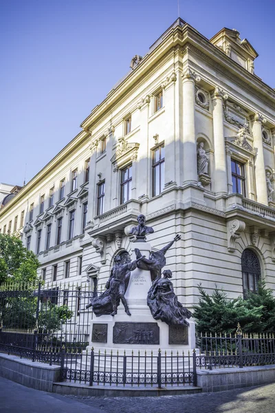 Rumania Bucarest - 27 de septiembre de 2015 - Edificio famoso del Banco Nacional de Rumania, 27 de septiembre de 2015 — Foto de Stock