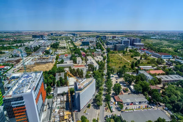 부카레스트, 루마니아-2015 년 10 월 25 일: 부쿠레슈티 노스 사이드, 비즈니스 지구. 2000 년 이후, 도시 지속적으로 현대화 하 고 여전히 도시 재생을 겪고 있다. — 스톡 사진