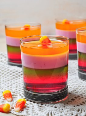 Lezzetli çok katmanlı meyve jöle