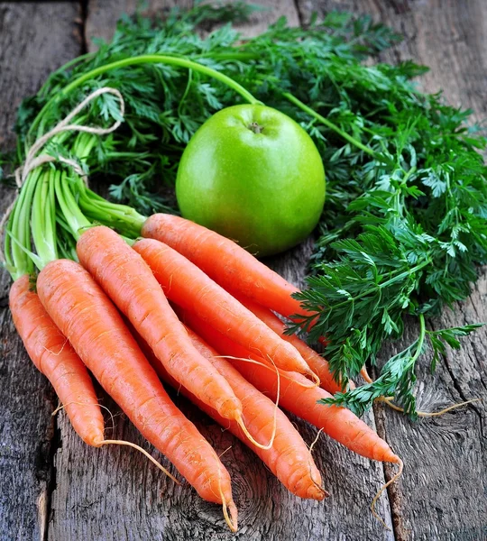 Organic carrots on a wooden background — Stock Photo, Image