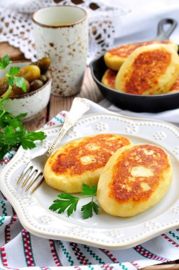 Patatesli çörek haşlanmış lahana ile