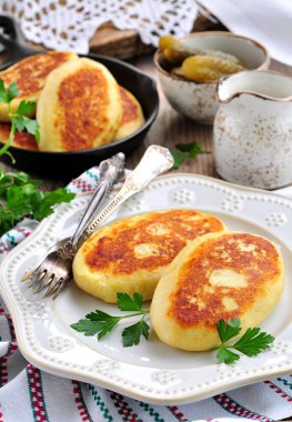 Patatesli çörek haşlanmış lahana ile