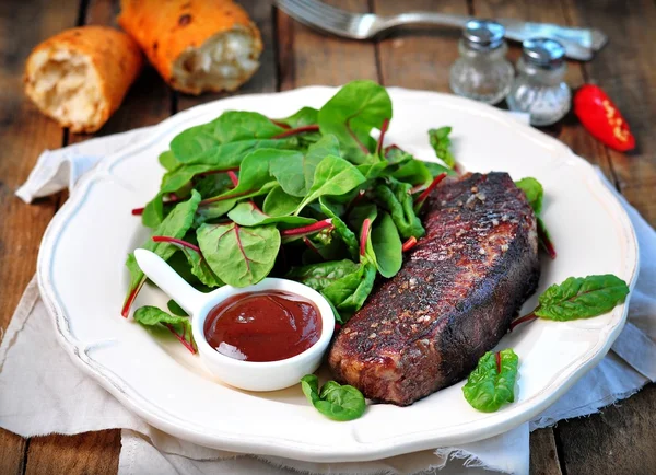 Medium steak with salad and barbecue sauce — Stock Photo, Image