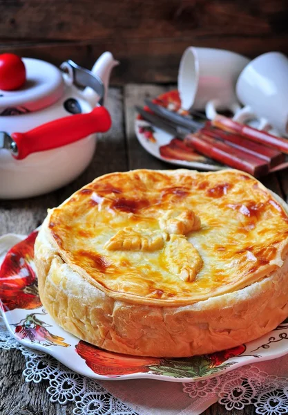 Pie with fish, rice and mushrooms. Russian traditions. — Stock Photo, Image