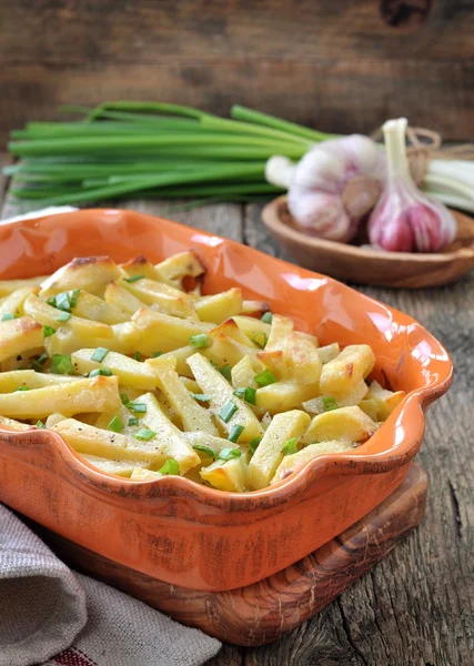 Caçarola de batata com frango e cebola — Fotografia de Stock