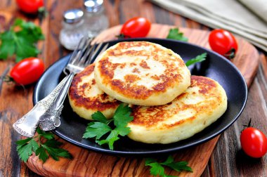 Patatesli çörek et ve soğan ile