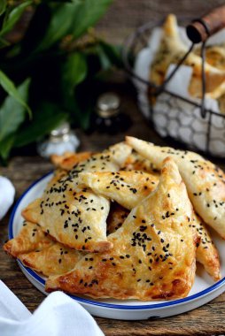 Susamlı puf böreği..