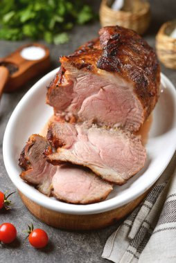 Baharatlı domuz budu..