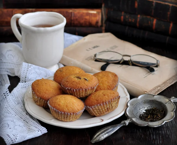 A cup of tea is cakes and ancient books — Stock Photo, Image