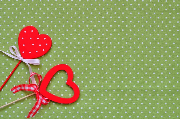 Love handmade hearts on green texture background, valentines day card concept — Stock Photo, Image