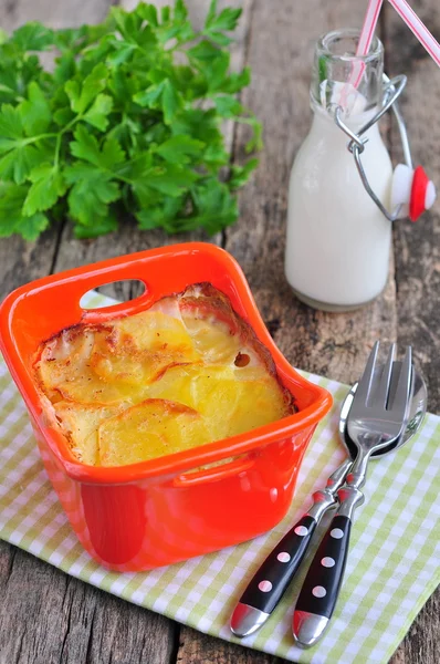 Patata rallada, gratin dauphjalá, cocina francesa —  Fotos de Stock