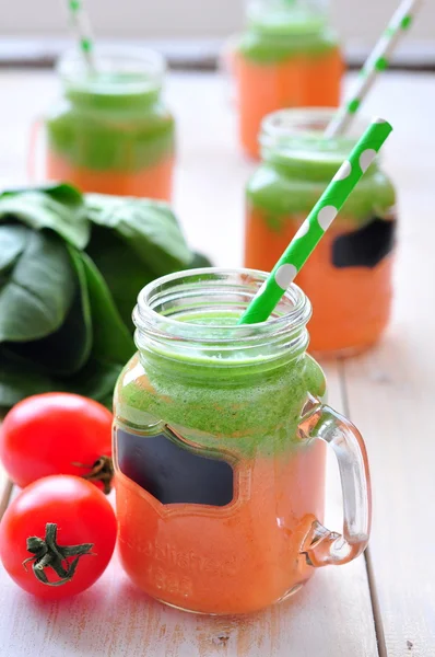 Smoothie et jus de légumes sains — Photo