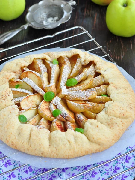Galette pie met apple, kaneel en suiker castor — Stockfoto