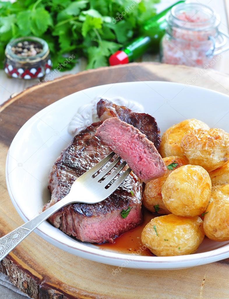 Medium rare grilled Beef steak with roasted potato