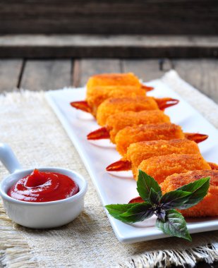 zeytinyağlı domates soslu kızarmış Yengeç pençeleri