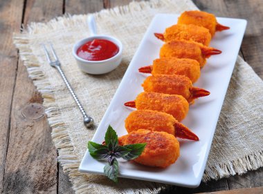 zeytinyağlı domates soslu kızarmış Yengeç pençeleri