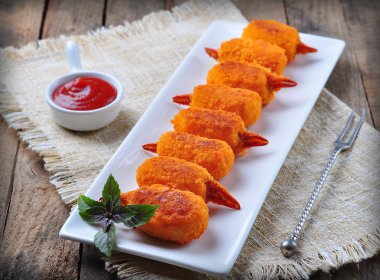 zeytinyağlı domates soslu kızarmış Yengeç pençeleri