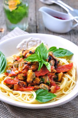 pasta with mussels, pepperoni, bacon, tomato and basil