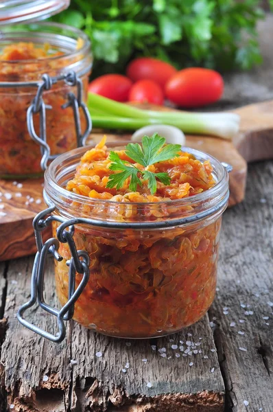 Ratatouille of organic zucchini, onions, carrots and tomatoes with garlic and dill (squash caviar) — Stock Photo, Image