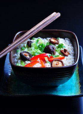 ramen noodles with shiitake mushrooms, green peas, sweet pepper and coriander
