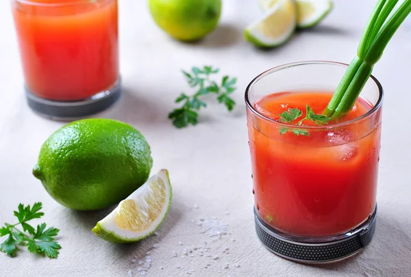 Bloody Mary cocktail with celery, Tabasco, pepper, sea salt and Worcestershire sauce — Zdjęcie stockowe