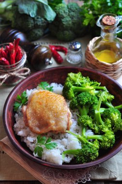 pirinç ve brokoli, rustik tarzı ile kavrulmuş tavuk