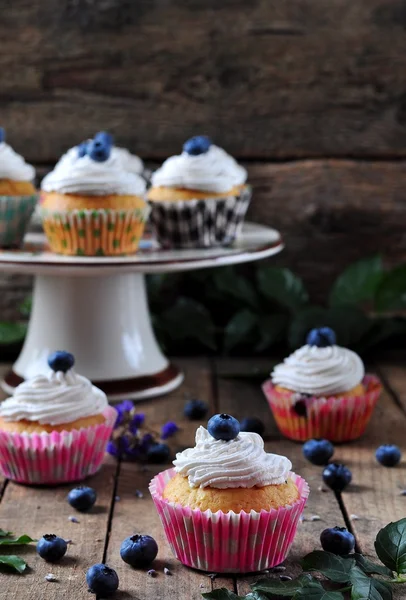 Homemade cupcakes with berries and lavender on a wooden table, rustic style — Stockfoto