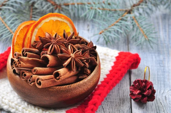 Star anise and cinnamon sticks in a wooden plate on a gray background — Stock Image Star anise and cinnamon sticks in a wooden plate on a gray background Stock Photo