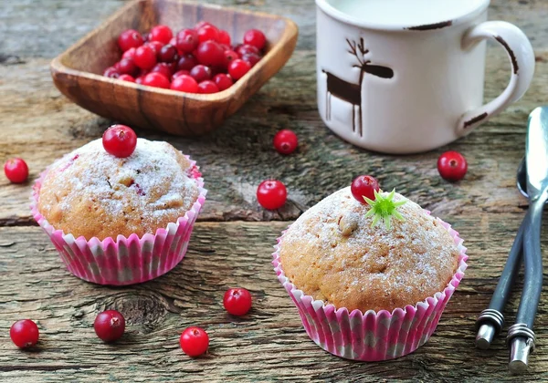 Muffins maison aux canneberges fraîches et séchées — Photo