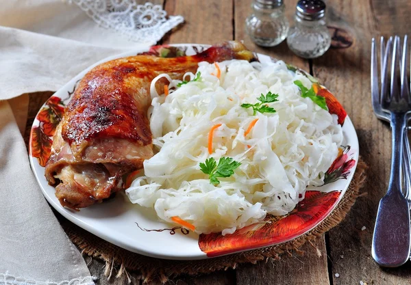 Roast chicken leg with salad of cabbage. — Stock Photo, Image