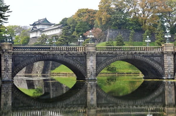 Токійський Імператорський палац і Nijubashi міст, Японія — стокове фото