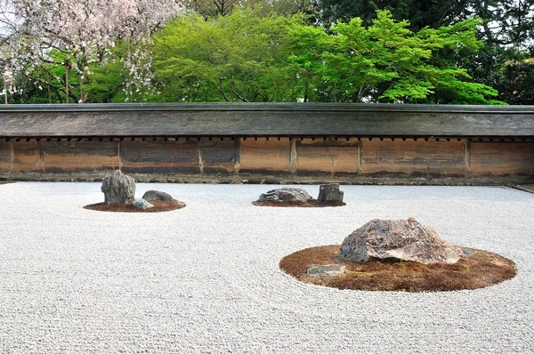 Zen garden, raked the stones of the Ryoanji Temple garden — Stock Photo, Image