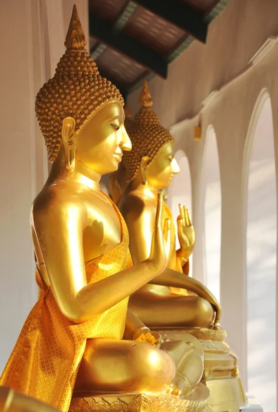 Cloister golden Buddha image arrange in curved wall — Stock Photo, Image