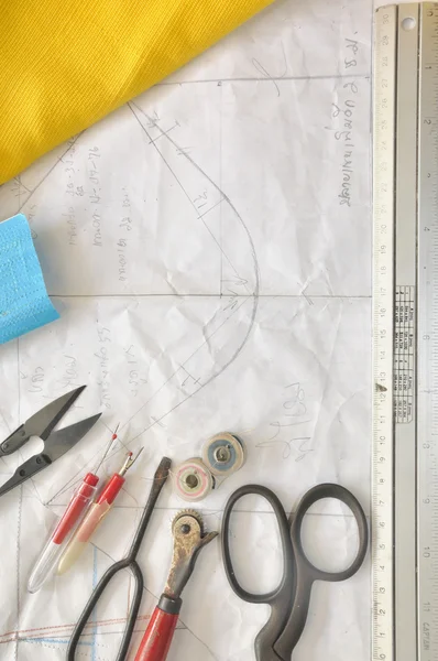 Швейный инструмент по шаблону шитья — стоковое фото