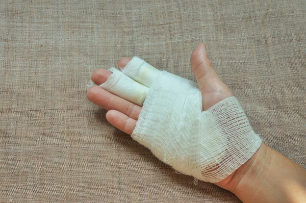 Injuery hand  with bandage — Stock Photo, Image