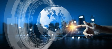 Global Business and Network bağlantı konsepti. İş adamı, Bina Geçmişi ile küresel bağlantıyı yönetiyor. NASA tarafından döşenmiş elementler.