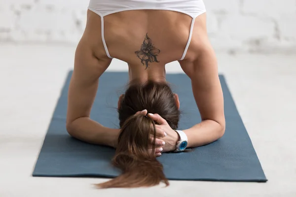 Soporte de cabeza apoyado en yoga, primer plano —  Fotos de Stock