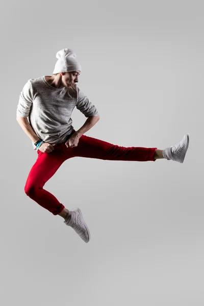 Unga dansare hoppning — Stockfoto