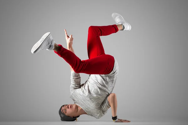 Mladí break-dancer praxe — Stock fotografie