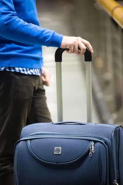 Traveler with suitcase — Stock Photo, Image